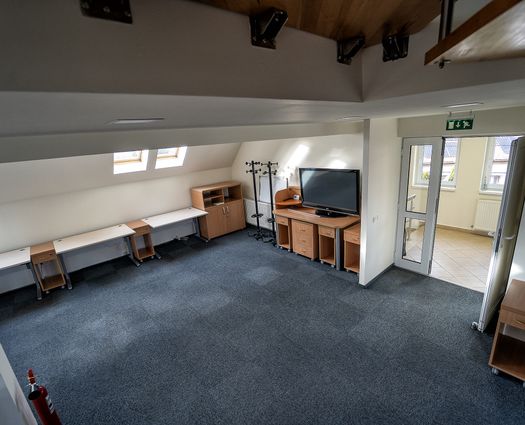 Birou Sub arini, 370 mp