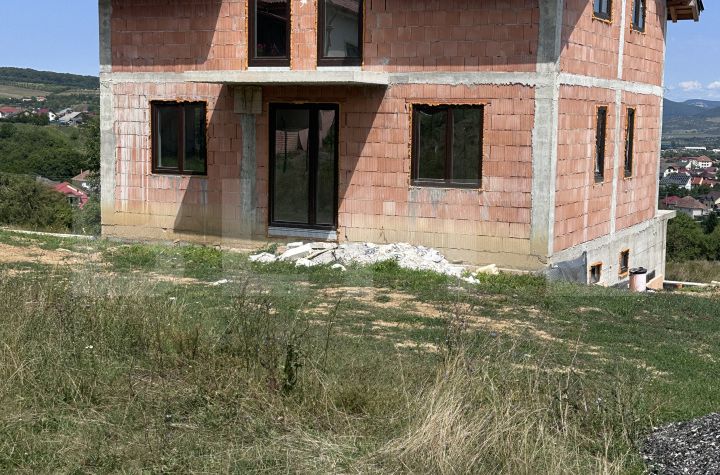 Vilă - 4 camere de vanzare DEJ - Cluj anunturi imobiliare Cluj