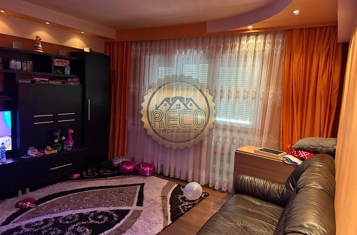 Apartament 4 camere de vanzare ROGERIUS - Bihor anunturi imobiliare Bihor