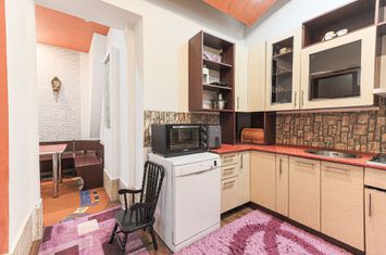 Apartament cu 2 camere la curte comună, la cheie pe str. Barabas Bela anunturi imobiliare Arad