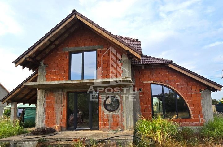 Casa la rosu, de vanzare, in Curtici, jud. Arad. anunturi imobiliare Arad