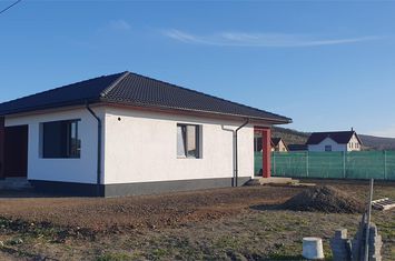 Casă - 4 camere de vanzare SANGEORGIU DE MURES - Mures anunturi imobiliare Mures