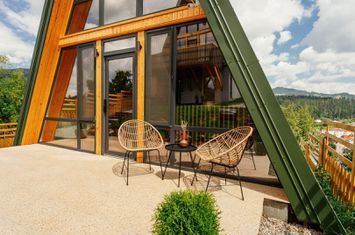 Afacere la cheie in Vatra Dornei, 2 cabane tip A Frame! anunturi imobiliare Suceava