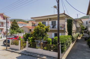 Clădire cu 3 apartamente, 243 mp, Stavros anunturi imobiliare Grecia