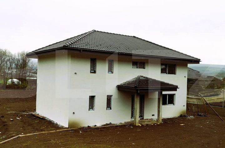 Vilă - 4 camere de vanzare BACIU - Cluj anunturi imobiliare Cluj