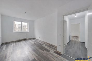 Apartament 3 camere de vanzare TRACTORUL - Brasov anunturi imobiliare Brasov