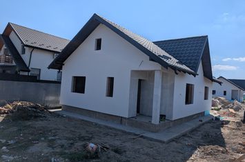 Casă - 3 camere de vanzare BACAU - Bacau anunturi imobiliare Bacau