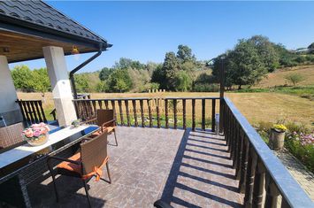Casă - 4 camere de vanzare POIENI-SOLCA - Suceava anunturi imobiliare Suceava
