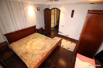3 camere de inchiriat Etj 1 Zona McDonald's !! anunturi imobiliare Olt