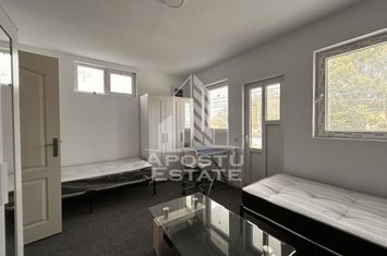 Clădire renovată 2025, 9 camere anunturi imobiliare Timis