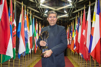 Mahindra – desemnat World Entrepreneur Of The Year 2014