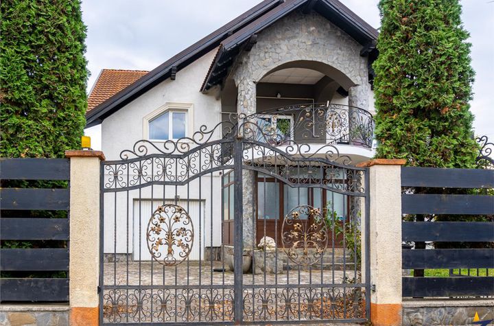 Vilă - 6 camere de vanzare EXTERIOR EST - Brasov anunturi imobiliare Brasov