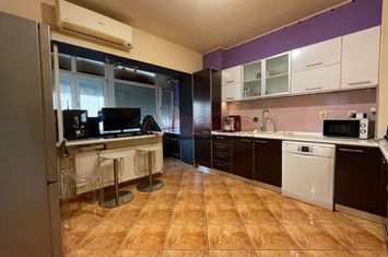 3 camere Sector 4  -Vedere - Delta Vacaresti anunturi imobiliare Bucuresti