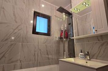 Apartament 3 camere, decomandat, zona Far anunturi imobiliare Constanta