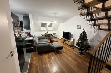 Apartament 3 camere de vanzare TRACTORU - Brasov anunturi imobiliare Brasov