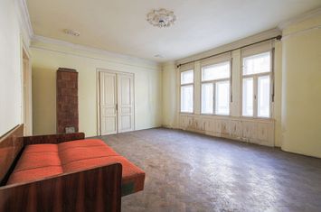 Proiect de clinică sau birouri în centru – casă cu demisol, de renovat anunturi imobiliare Arad