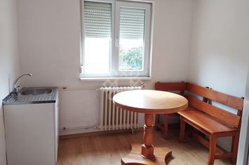Garsoniera de vanzare situata in zona B-dului Dacia Oradea anunturi imobiliare Bihor