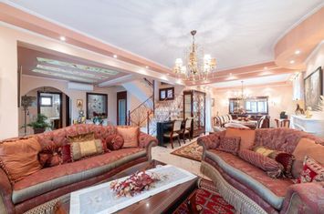 Vilă luxoasă 262 mp în nordul suburbiilor Drama anunturi imobiliare Grecia