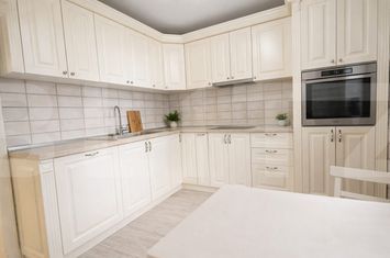 Apartament 3 camere de vanzare BOTOSANI - Botosani anunturi imobiliare Botosani