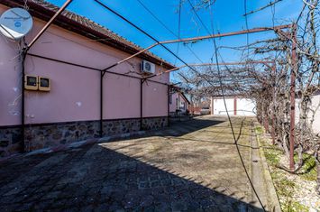 Casa ideală pentru familie: școală la 3 min + anexă pentru bunici anunturi imobiliare Arad