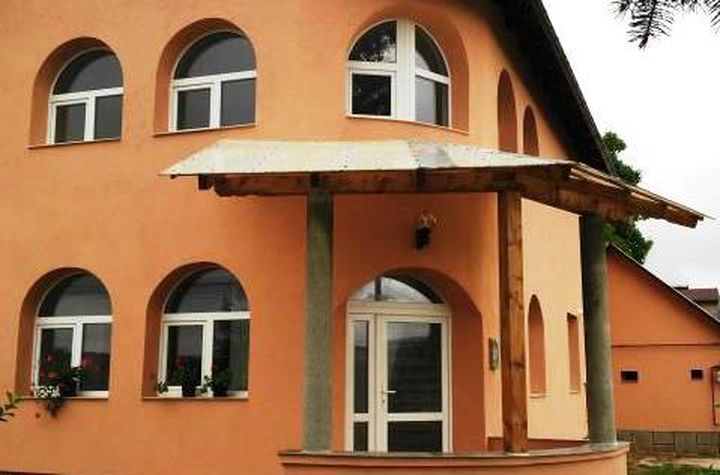 Vilă - 4 camere de inchiriat NORD-EST - Brasov anunturi imobiliare Brasov