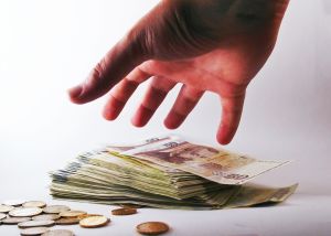 Zeci de bucuresteni se tem ca pierd avansul dat pentru Prima Casa