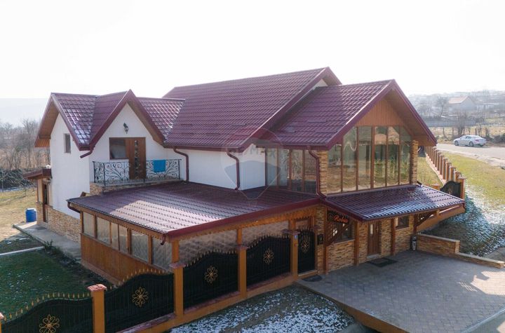 Vilă deosebită cu Restaurant de vânzare în Schitu Stavnic, Iași anunturi imobiliare Iasi