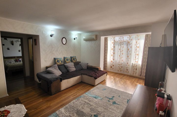 Apartament 3 camere de vanzare CENTRU  - Constanta anunturi imobiliare Constanta
