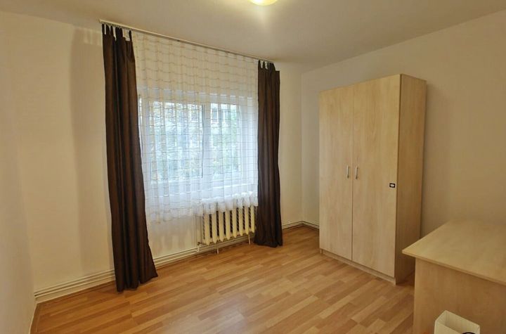 Apartament 3 camere, etajul 1, zona Grigorescu anunturi imobiliare Cluj
