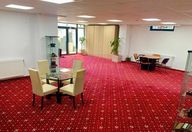 350.000 €, Spațiu comercial