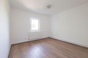 PRET NOU! Apartament 1 camera - renovat - Parneava, Arad - COMISION 0 anunturi imobiliare Arad