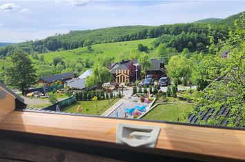 Casă - 4 camere de vanzare CACICA - Suceava anunturi imobiliare Suceava