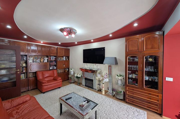 De Vânzare Apartament 4 Camere, Decomandat, 2 Băi, Șoseaua Alexandriei anunturi imobiliare Bucuresti