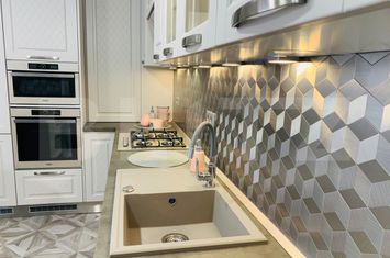 Apartament 3 camere de inchiriat LIVEZENI - Mures anunturi imobiliare Mures