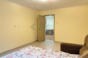 Casa singura in curte zona Parcul Salca | Acces auto anunturi imobiliare Bihor
