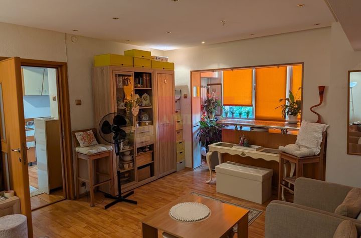 Vanzare apartament de 4 camere (transformat in 3camere) Mosilor anunturi imobiliare Bucuresti