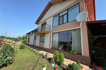 Vilă - 7 camere de vanzare GAROAFA - Vrancea anunturi imobiliare Vrancea