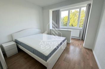 Apartament cu 3 camere, renovat, decomandat, zona Lipovei anunturi imobiliare Timis