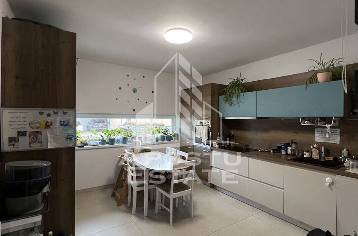 Vila deosebită parte dintr-un triplex anunturi imobiliare Timis