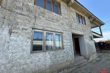 Vilă - 4 camere de vanzare EST - Vrancea anunturi imobiliare Vrancea