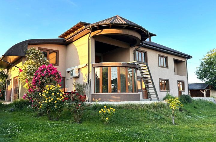 Vilă - 11 camere de vanzare NAVODARI - Constanta anunturi imobiliare Constanta