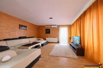 Casă - 8 camere de vanzare LIVEZENI - Mures anunturi imobiliare Mures