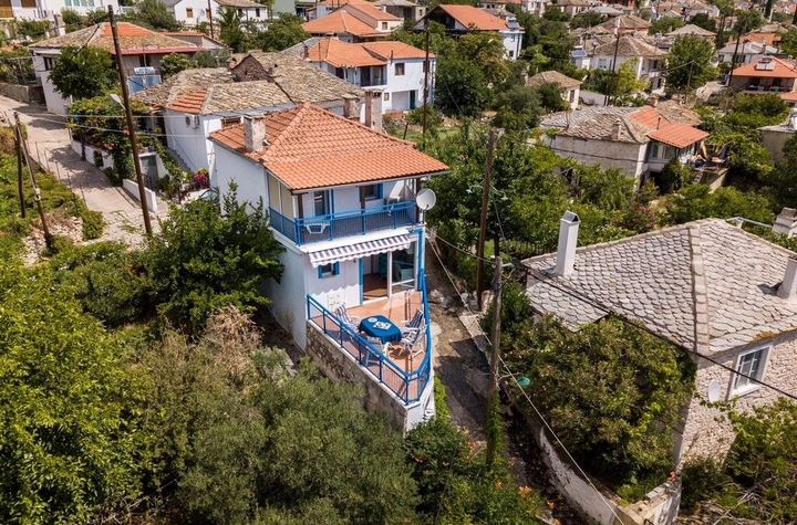 Casă renovată 188 mp în Theologos anunturi imobiliare Grecia