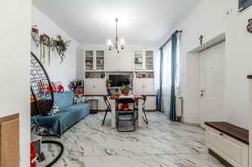 Centrul orașului, spațiu generos 2 camere, str O. Goga. anunturi imobiliare Arad