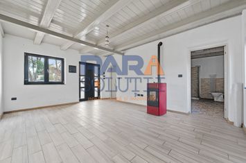 Căsuță renovată modern anunturi imobiliare Neamt