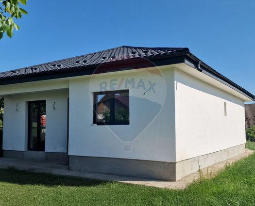 Casă 3 cam Tomesti, 80 mp
