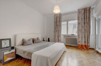Apartament 3 camere Hala Traian Cartierul Evreiesc Calea Calarasi anunturi imobiliare Bucuresti