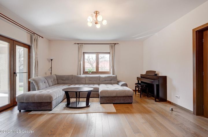 Vilă Impresionantă în Tunari - Spațiu, Confort și Eleganță! anunturi imobiliare Bucuresti
