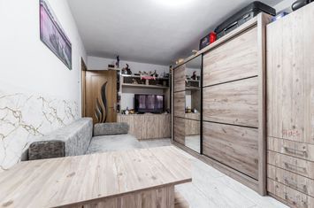 Garsoniera conf 1 - renovata complet - Vlaicu, Lebada - COMISION 0 anunturi imobiliare Arad