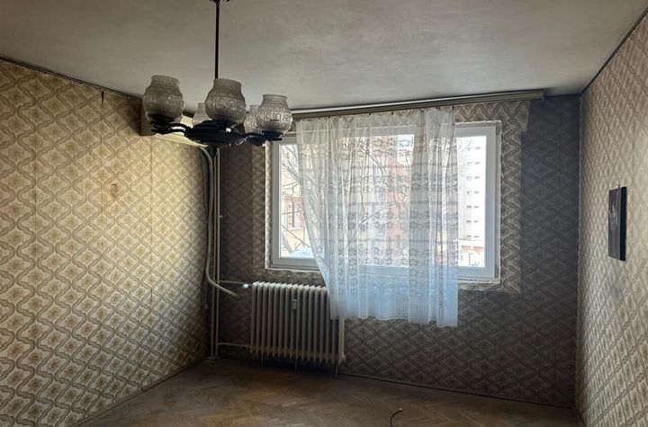 Apartament 3 camere Titan  decomandat etajul 3 din 4 bloc anvelopat anunturi imobiliare Bucuresti